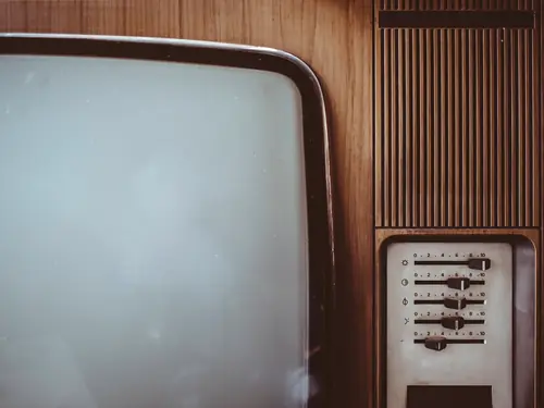 Un téléviseur ancien.